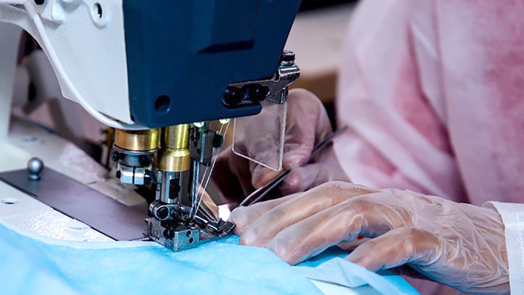 OMS aconseja usar cubrebocas en lugares con alta expansión de COVID-19 - confeccion-de-cubrebocas-en-egipto