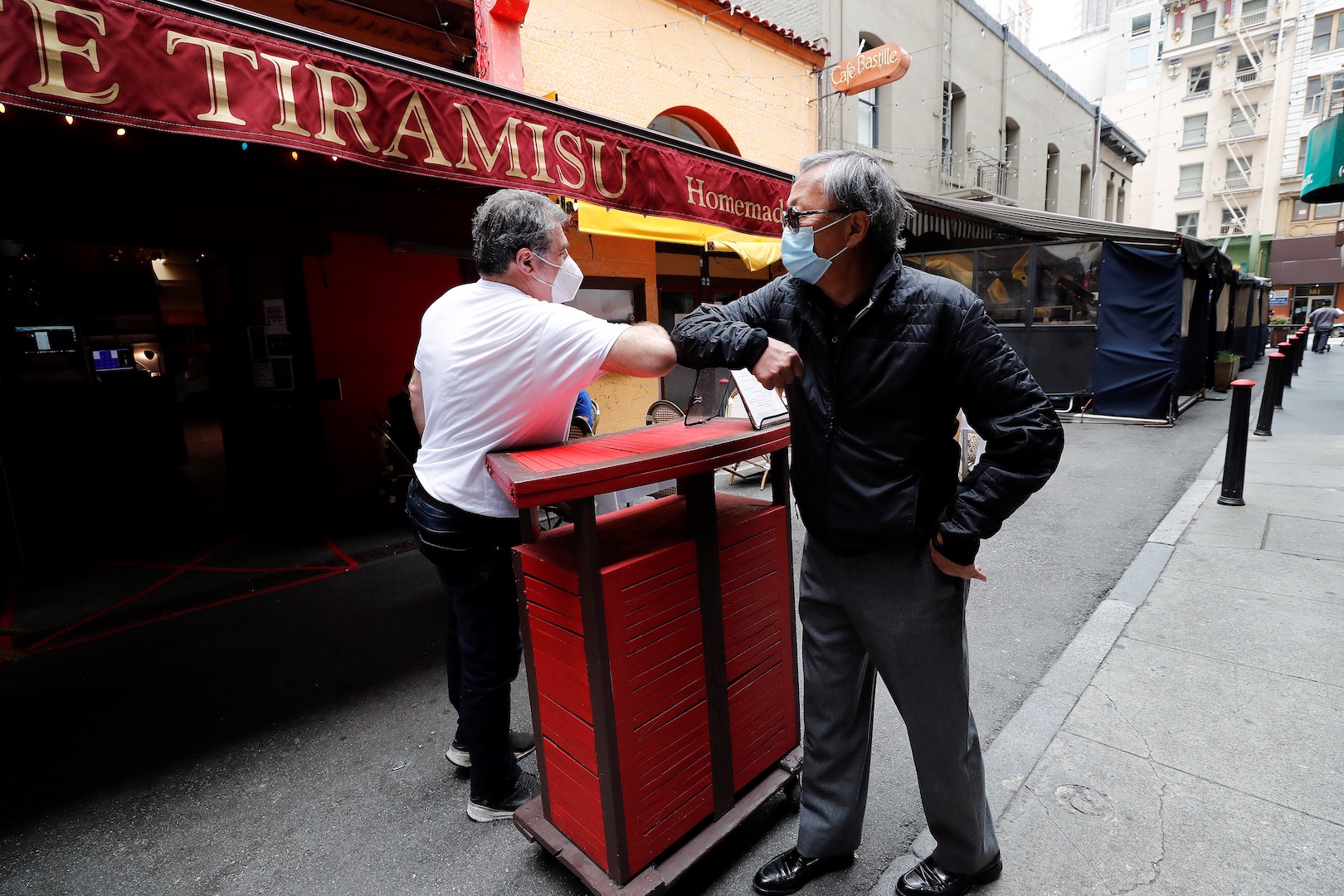 EE.UU. tiene 114 mi 643 muertos y 2 millones 46 mil 646 casos de COVID-19