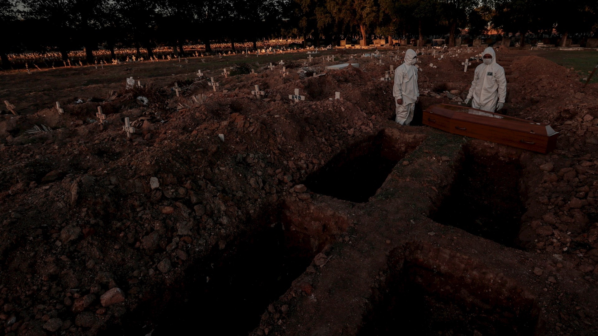 Brasil supera a Italia en número de decesos por COVID-19