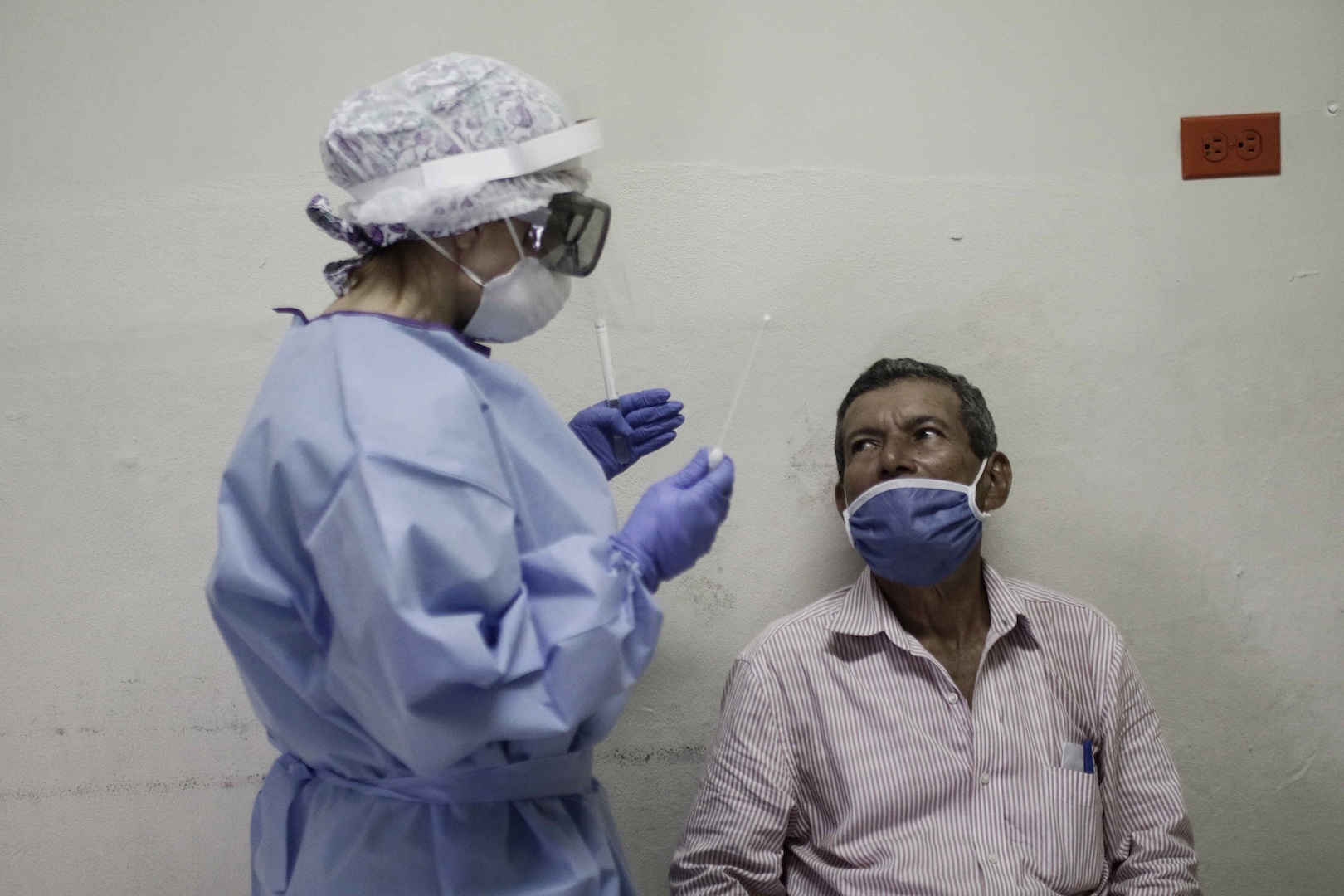 Muertes por COVID-19 llegan a 408 mil 25 a nivel mundial, afirma la OMS