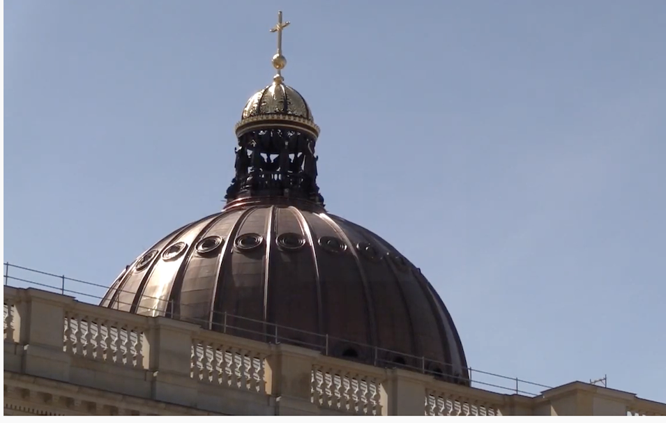 La cruz del Palacio Imperial- Foro Humboldt reabre la polémica en Berlín