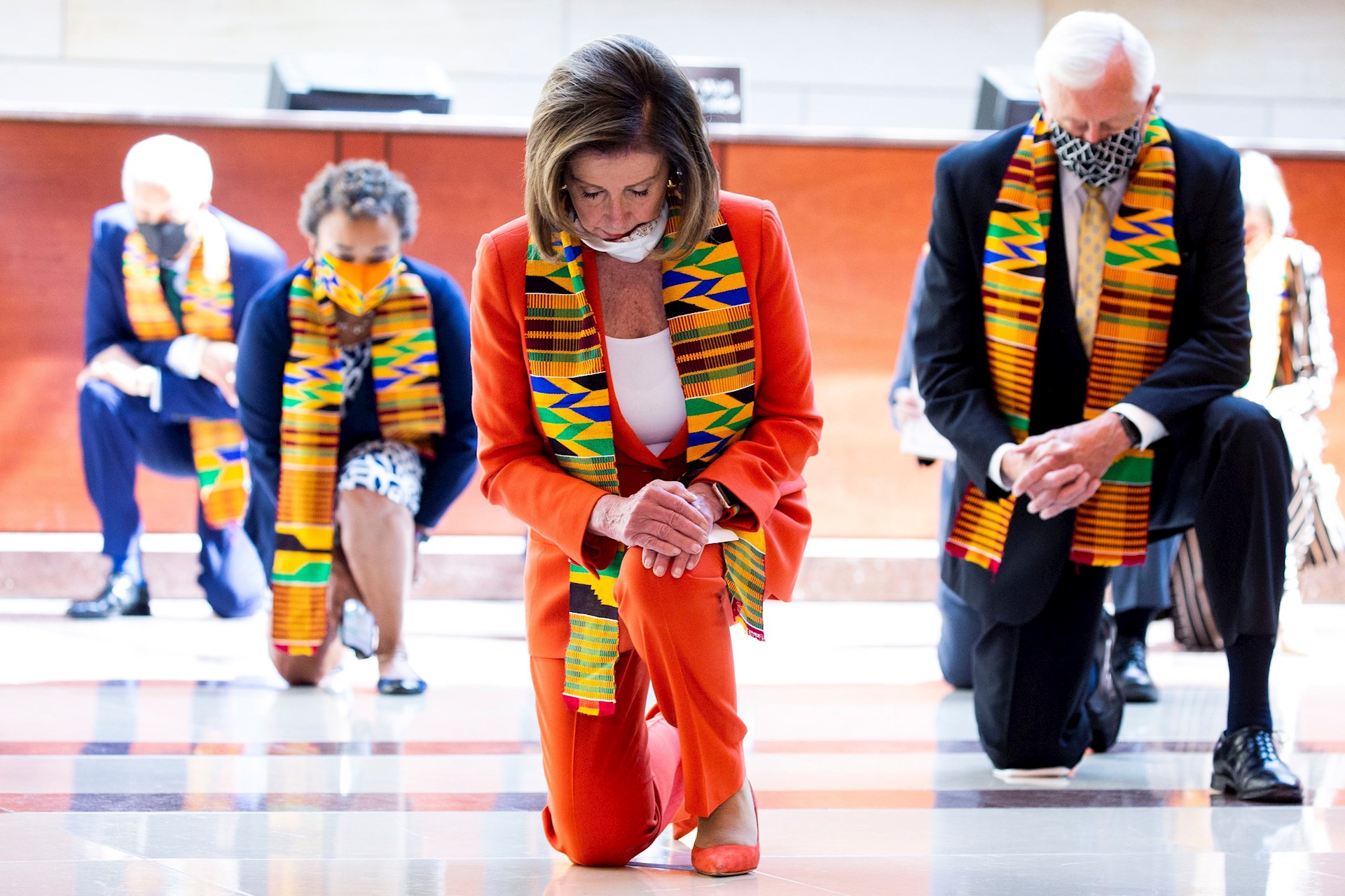 Demócratas se arrodillan en Congreso de Estados Unidos en honor a George Floyd - democratas-george-floyd-1
