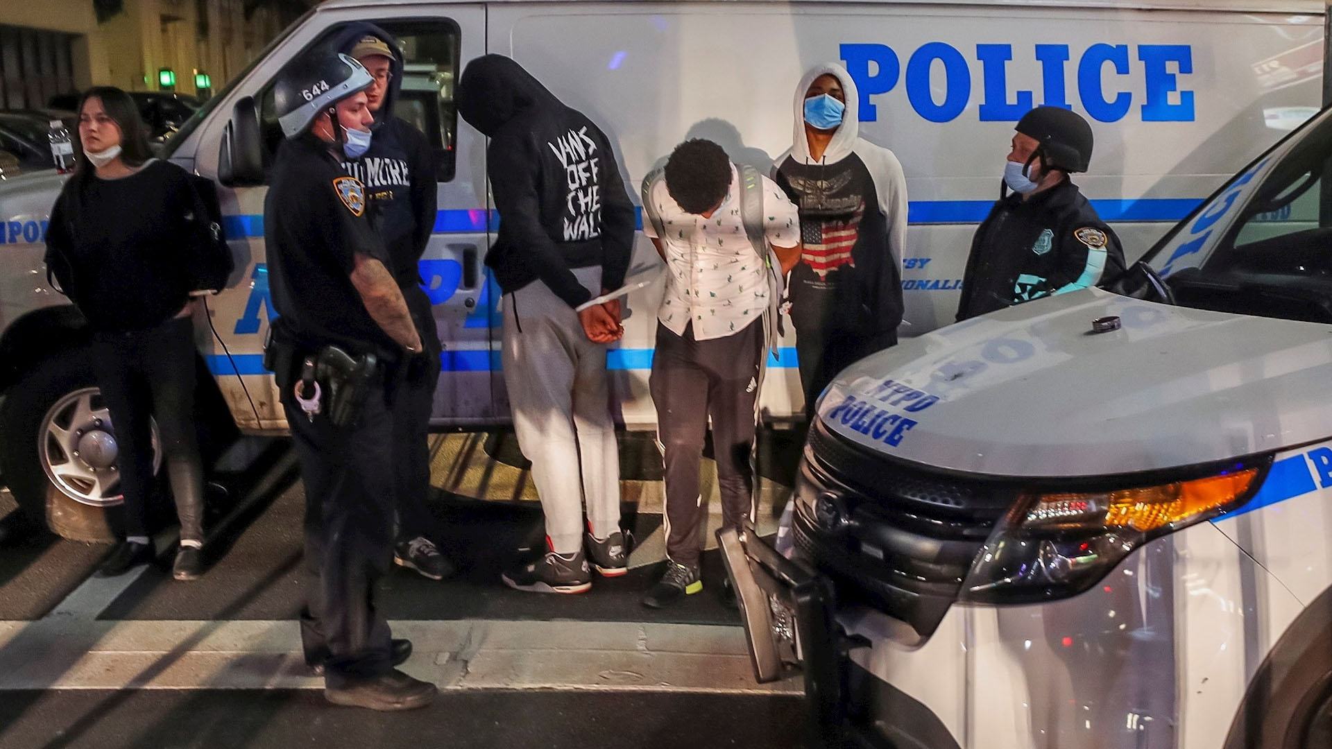 Detienen en Nueva York a más de 700 personas tras saqueos; extienden toque de queda