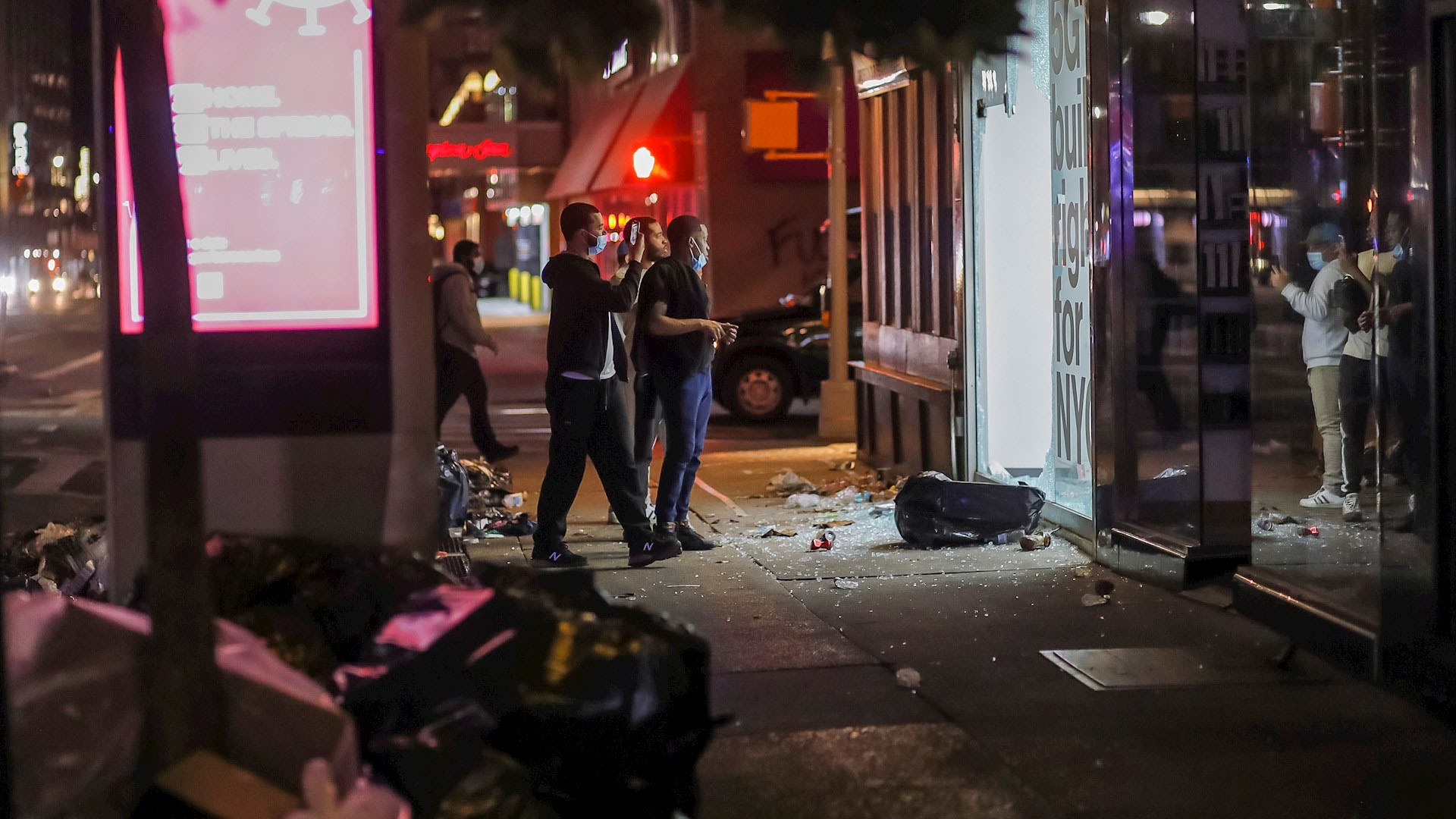 Andrew Cuomo arremete contra Bill de Blasio por saqueos en Nueva York