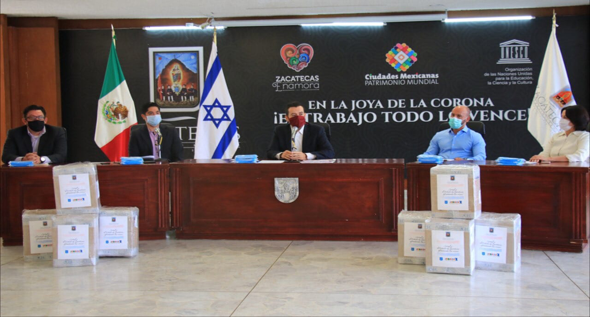 Israel dona 15 mil cubrebocas a México para personal médico