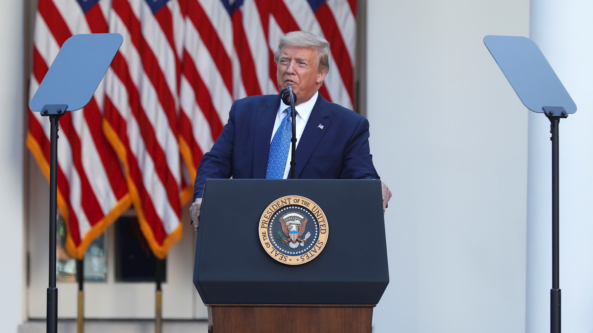 Trump pide a Justicia estadounidense bloquear libro de Bolton