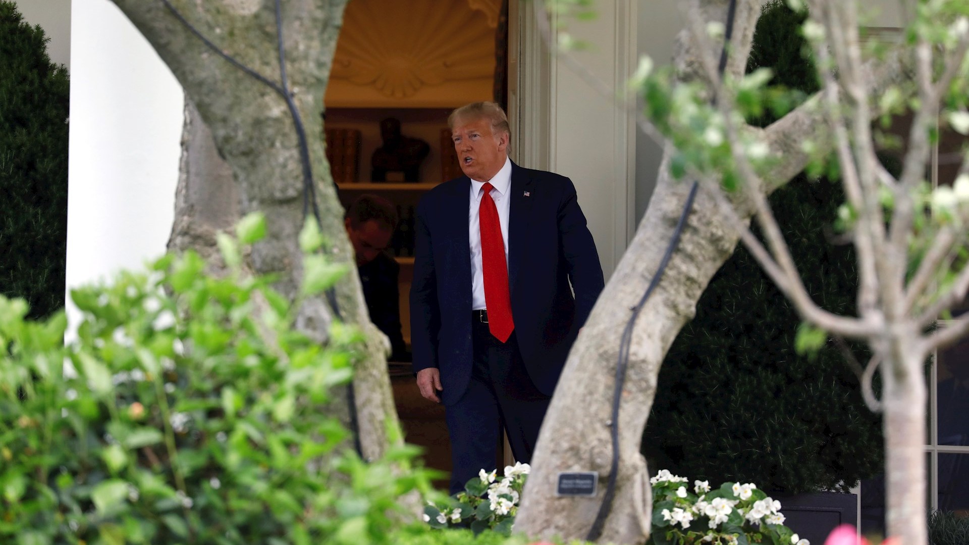 Estados electorales clave reprueban manejo de Trump de COVID-19 y economía