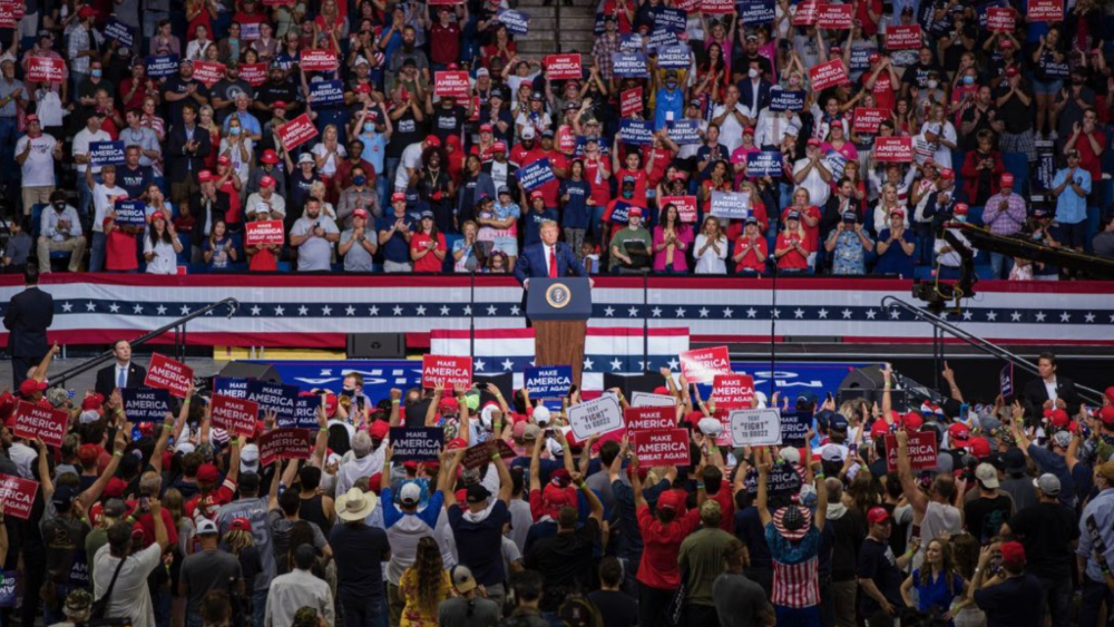 Trump vuelve a los mitines en Oklahoma con miles de asientos vacíos