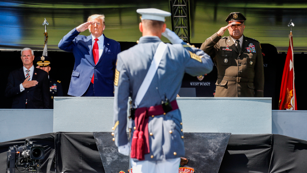 Trump promete “extinguir la plaga” del COVID-19 y vuelve a arremeter contra China