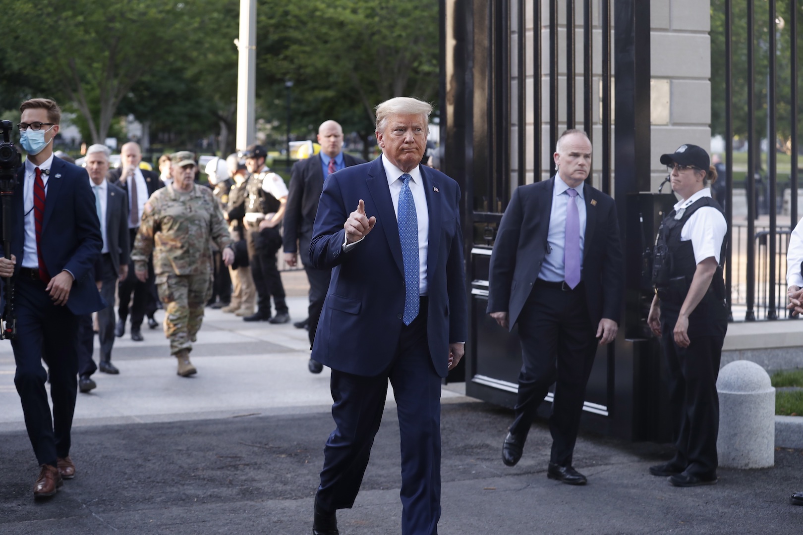 Trump pide a gobernadores desplegar a la Guardia Nacional “para dominar las calles”