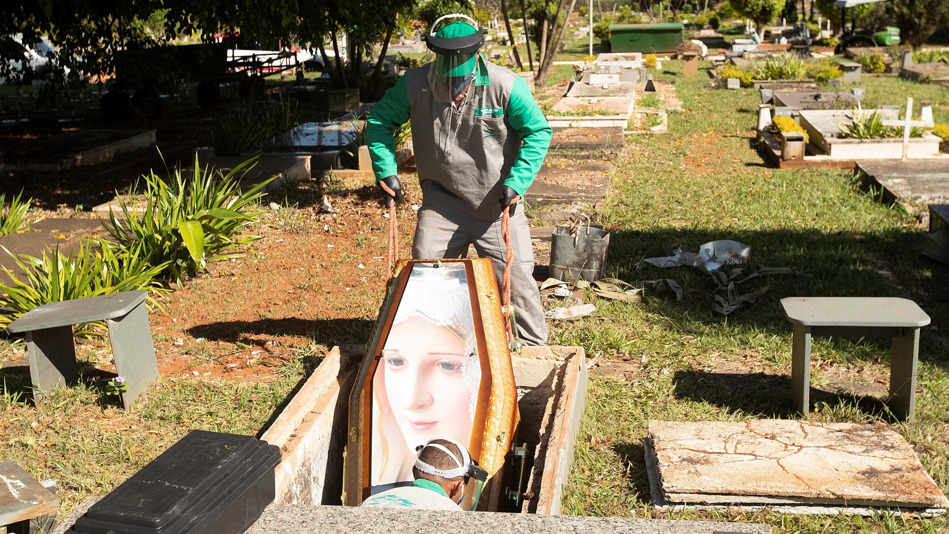 Brasil supera las 37 mil muertes de COVID-19 en medio de controversia por datos