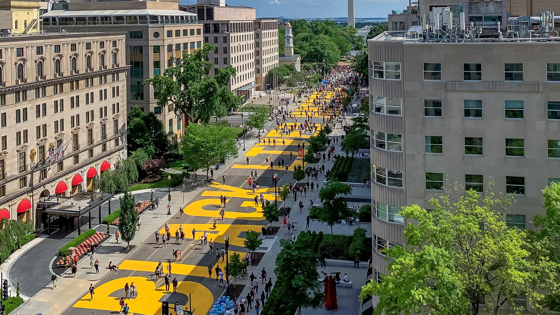 Renombran ‘Black Lives Matter’ a calle que lleva a la Casa Blanca