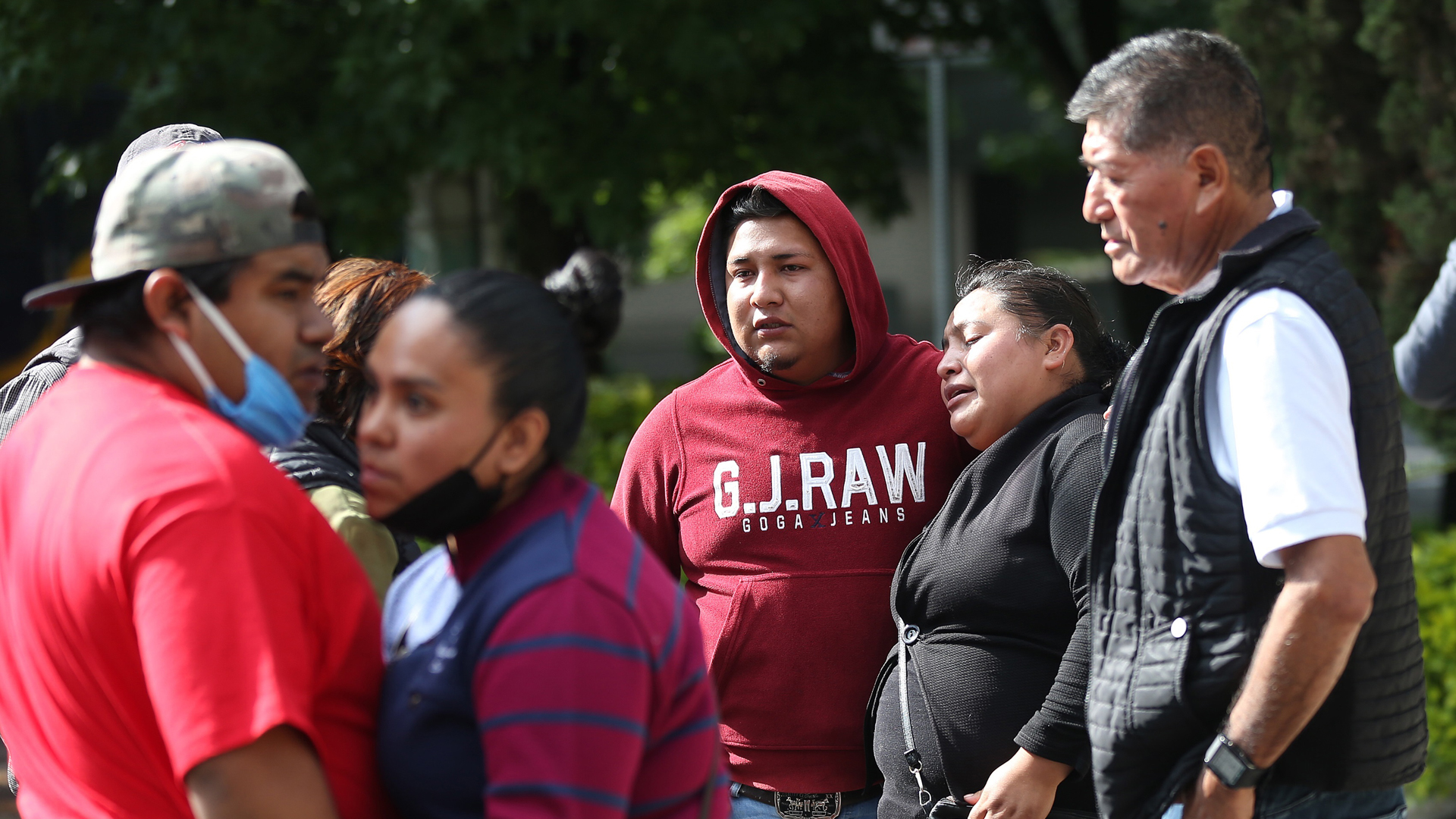Comerciantes piden apoyo para hijas de mujer que murió en atentado contra García Harfuch