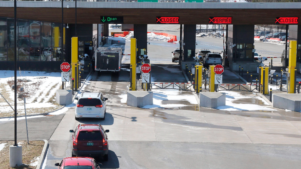 Frontera entre Canadá y EE.UU. mantendrá restricciones a viajes no esenciales otros 30 días