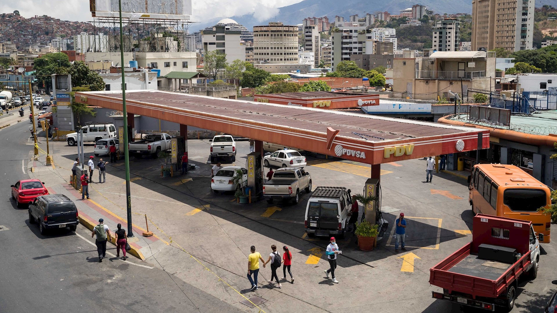 México vendería gasolinas a Venezuela ‘en caso de necesidad humanitaria’ y pese a sanciones