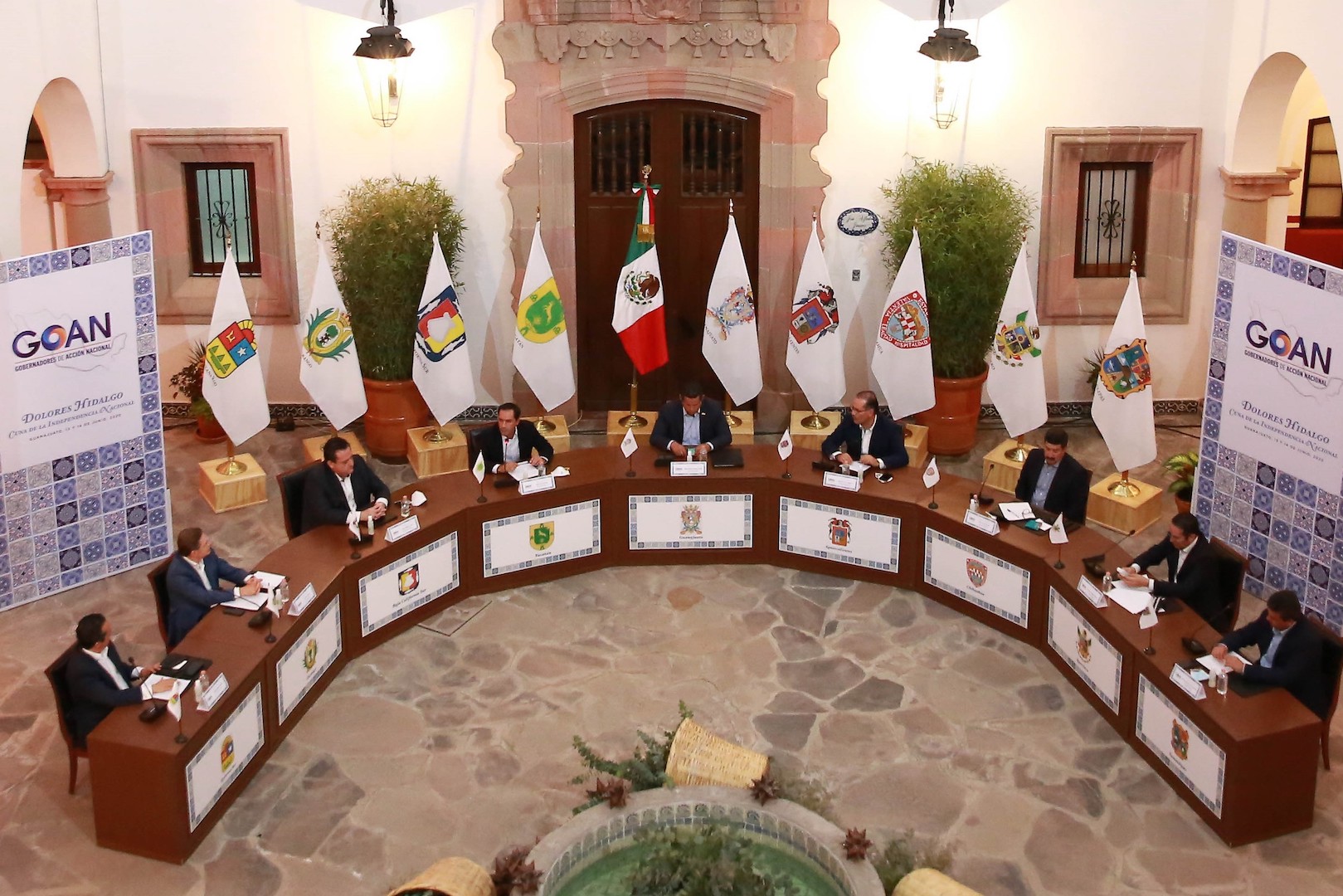 Gobernadores panistas publican acuerdo para defensa del federalismo ante contingencia por COVID-19 Gobernadores panistas publican acuerdo para defensa del federalismo ante contingencia por COVID-19