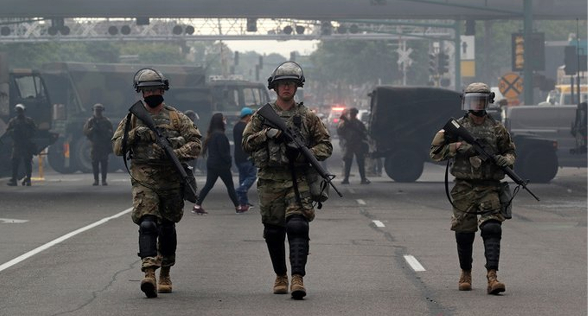 Detienen en Los Ángeles a hombre armado que fingía ser de la Guardia Nacional