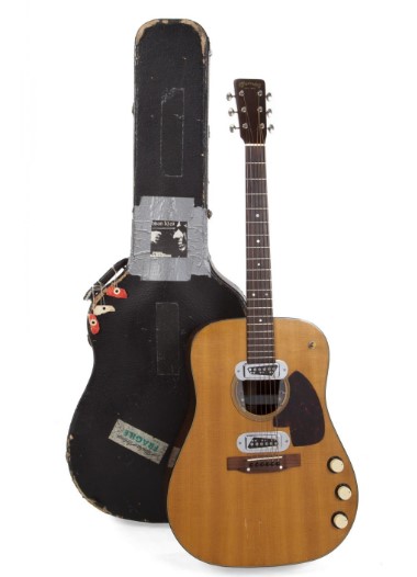 Guitarra que tocó Kurt Cobain supera el millón de dólares en subasta - guitarra-que-toco-kurt-cobain-en-mtv-unplugged