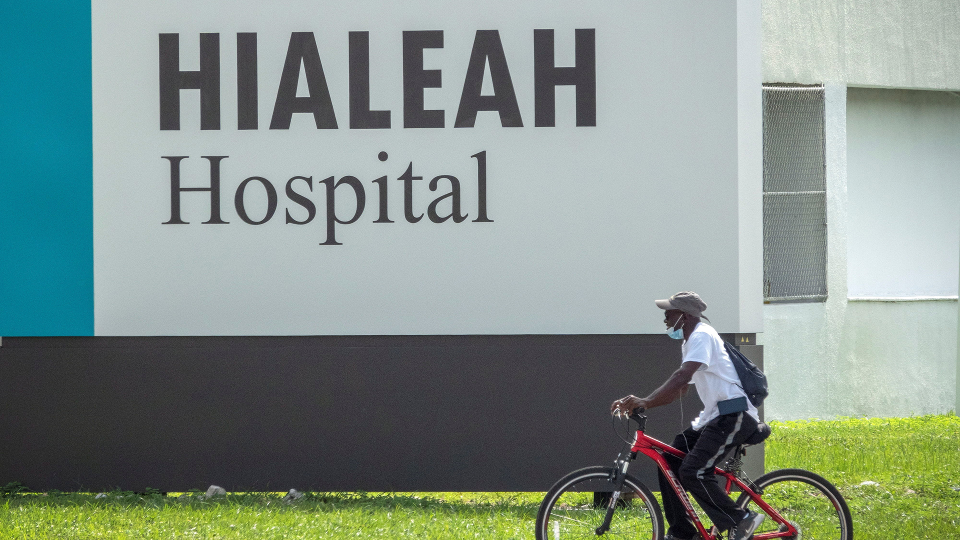 Estados Unidos supera los 121 mil 100 muertos de COVID-19