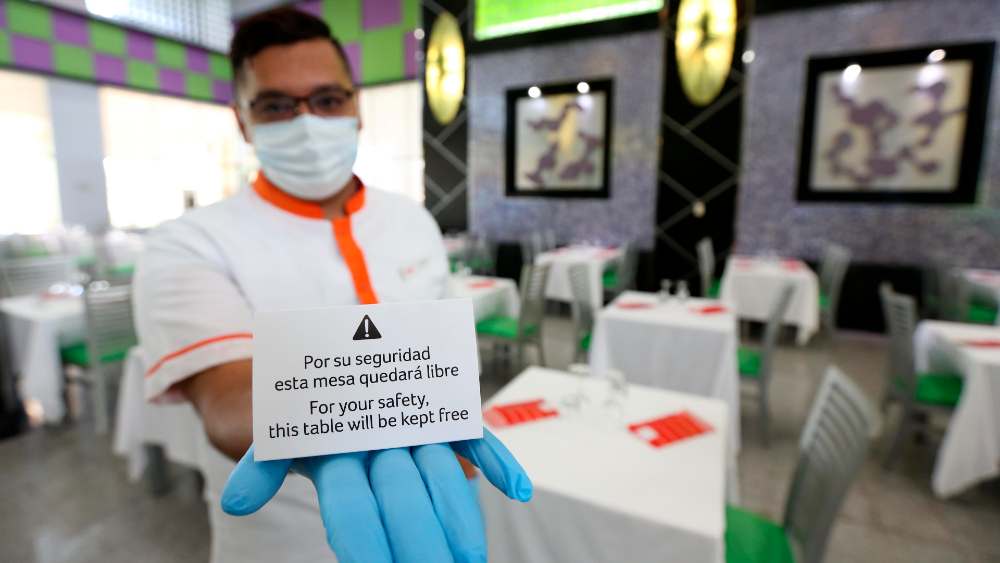 México permite nuevas actividades al afirmar que epidemia “va hacia la baja”