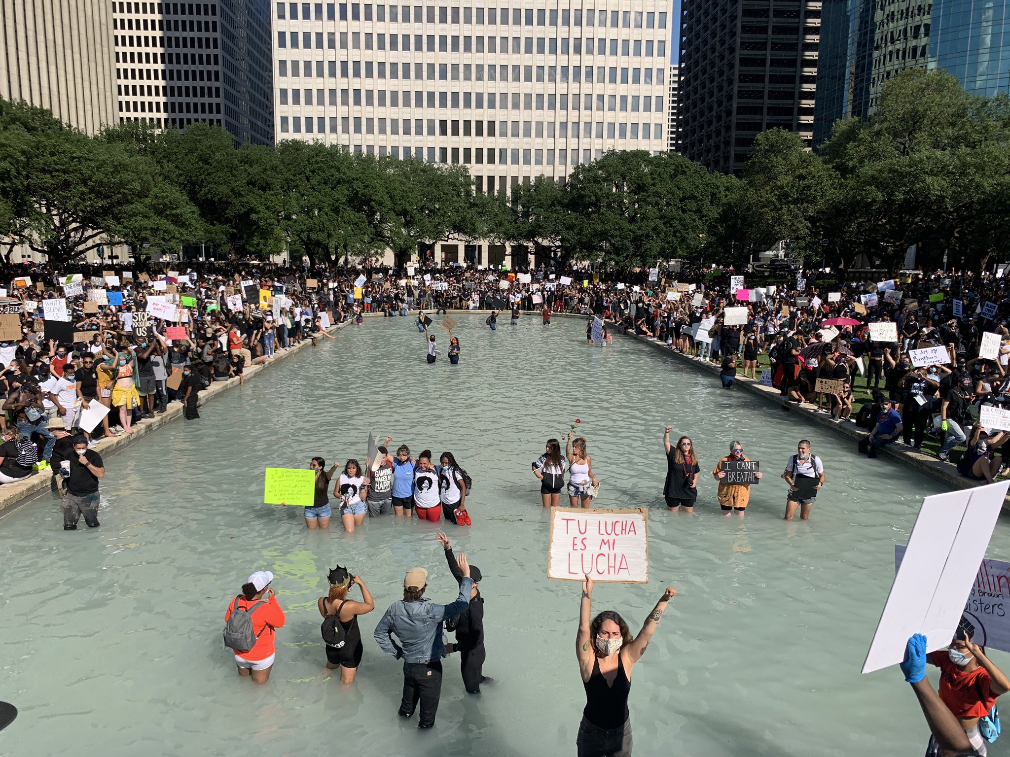 Más de 60 mil personas protestan en Houston por muerte de George Floyd