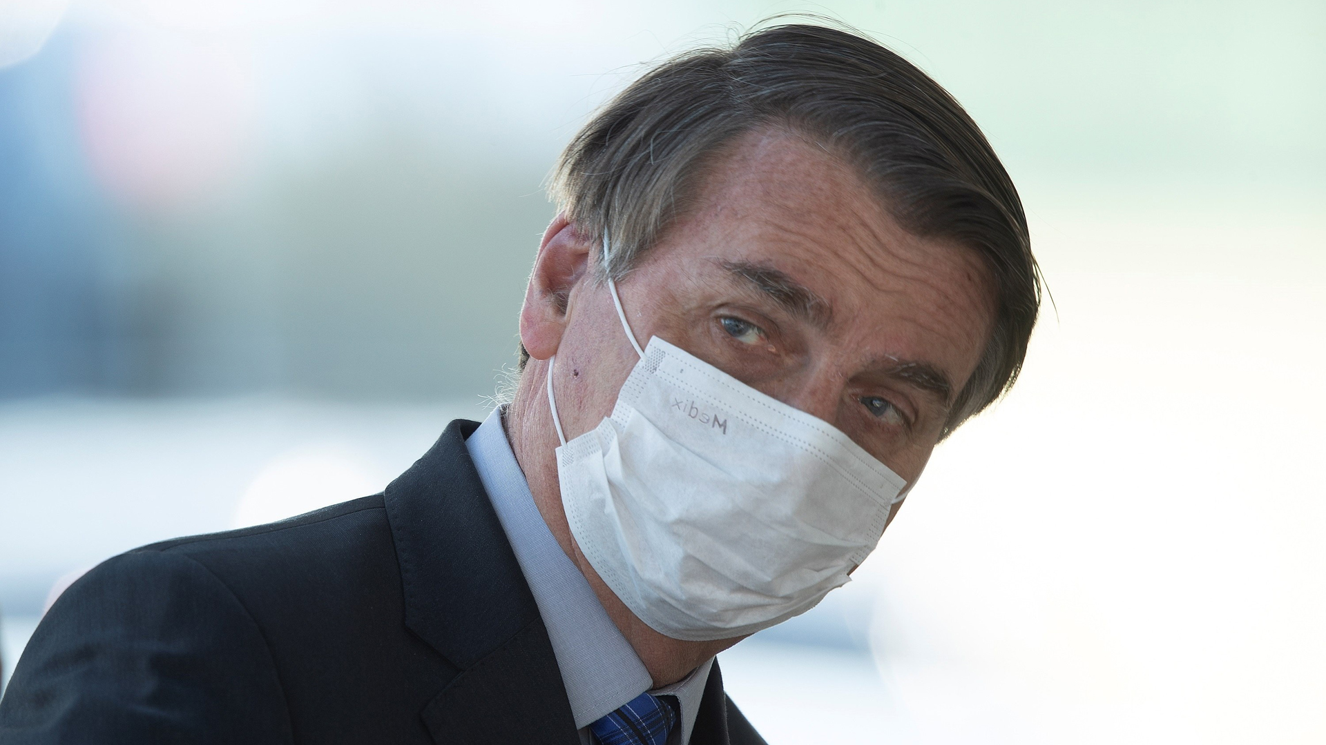 Jair Bolsonaro amenaza con retirar a Brasil de la OMS