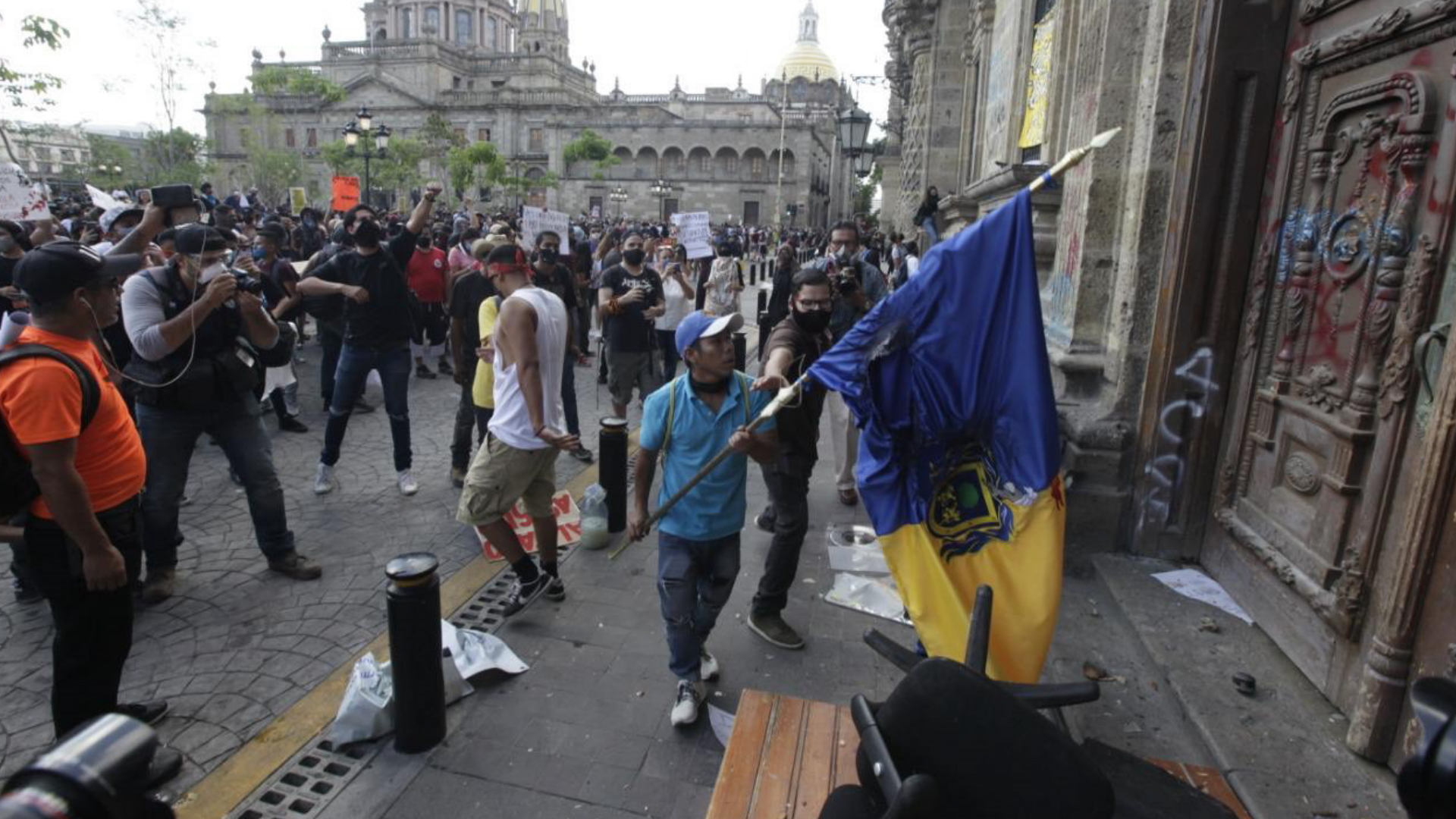 Alfaro denuncia "intereses construidos desde la Ciudad de México" en protesta de este jueves en Guadalajara - jalisco-protestas-giovanni-lopez