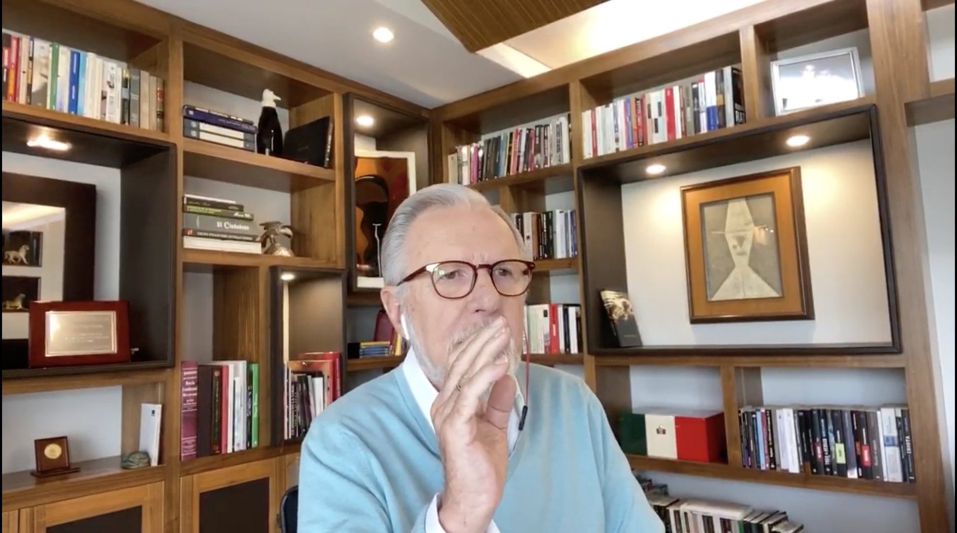 Aquí, hablando de la BOA; en vivo con Joaquín López-Dóriga