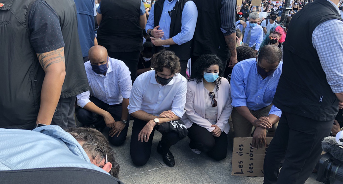 #Video Justin Trudeau hinca su rodilla en protesta por muerte de George Floyd #Video Justin Trudeau hinca su rodilla en protesta por muerte de George Floyd