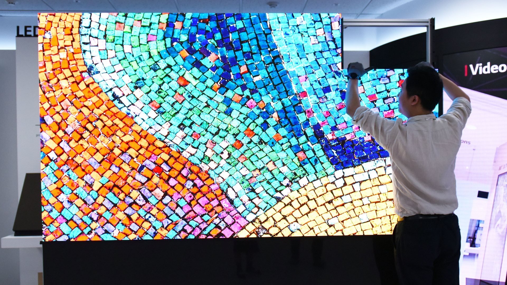 LG presenta su nueva solución LED Signage con la mejor calidad de imagen - lg-lsaa-senalizacion-2