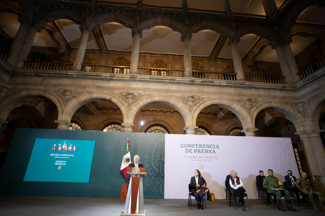 AMLO cuestiona a quienes lo criticaron por videos sobre informes del sismo; conferencia matutina (24-06-2020)