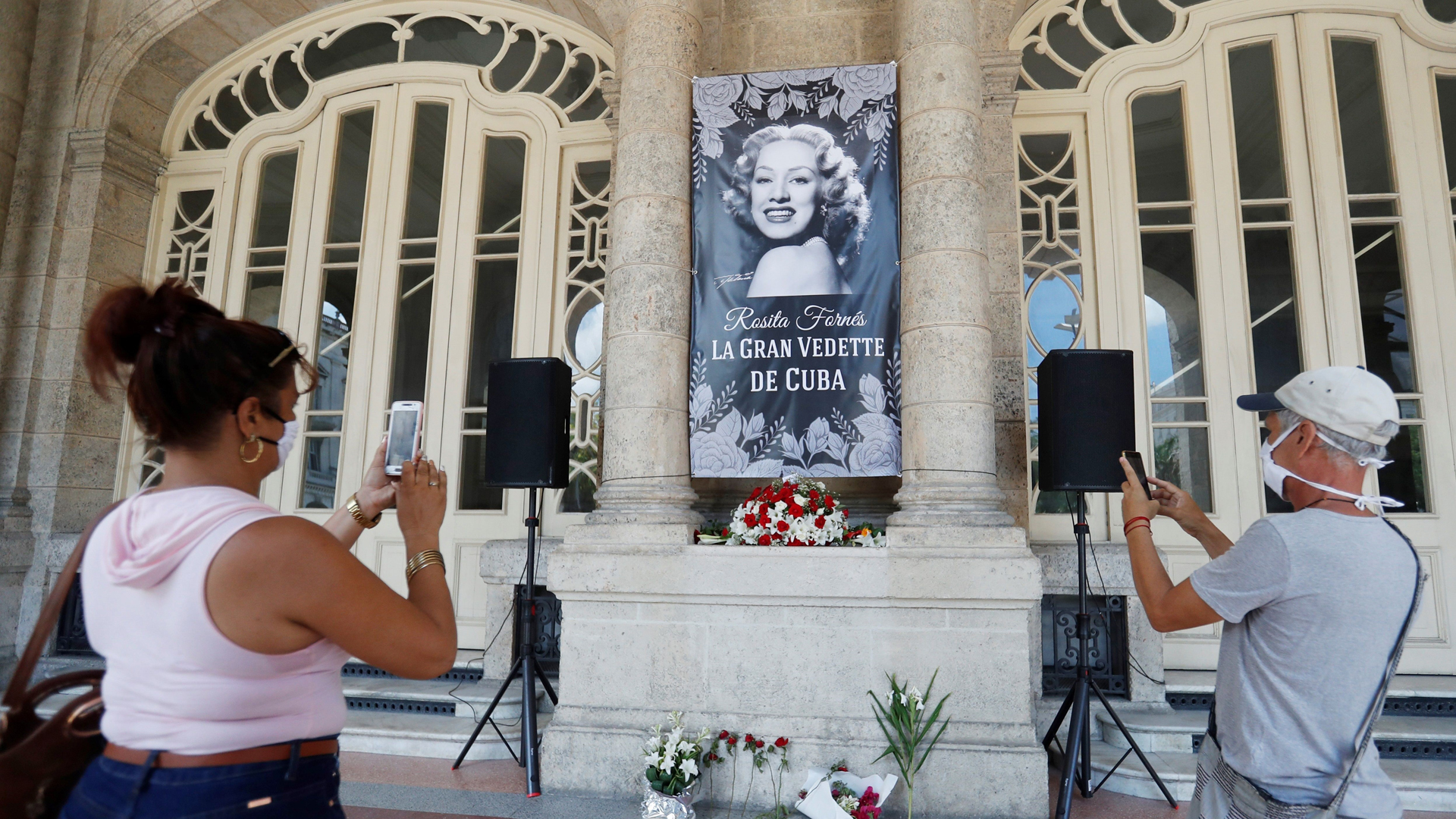Cubanos dan último adiós a la famosa vedette Rosita Fornés