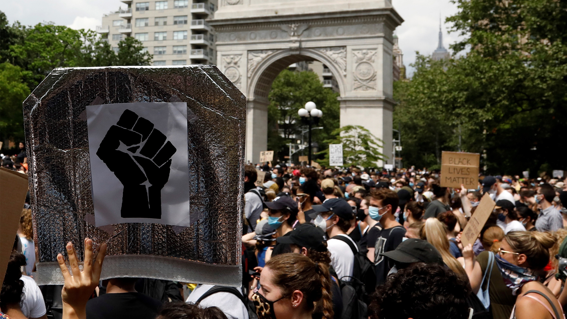 Levantan toque de queda en Nueva York tras protestas pacíficas