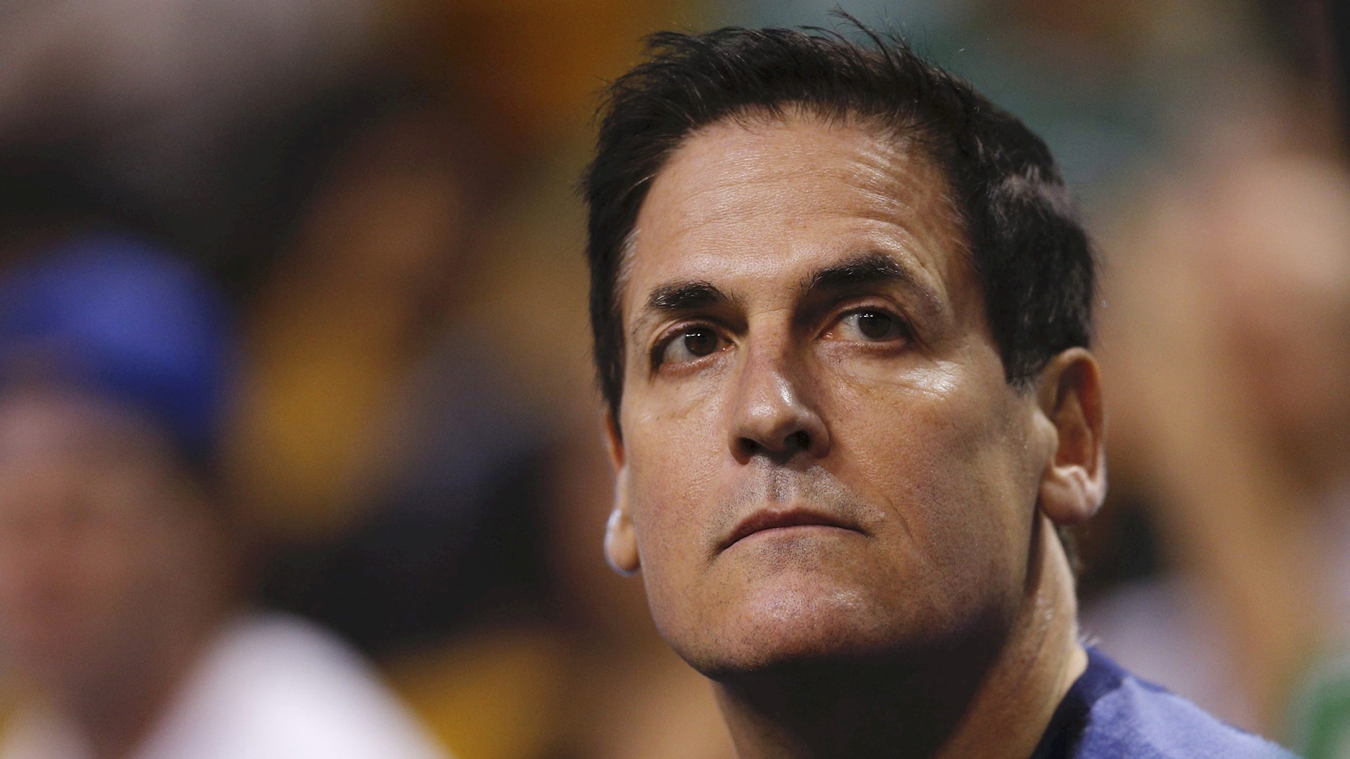 Propietario de los Mavericks dispuesto a arrodillarse con jugadores