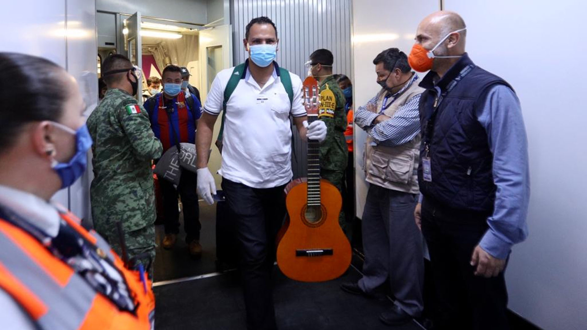 Regresan a México 321 connacionales provenientes de Barbados