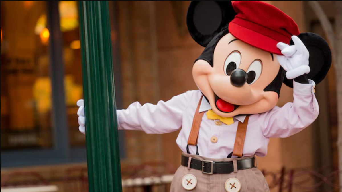 Disneyland no reabrirá en California tras repunte de casos de COVID-19