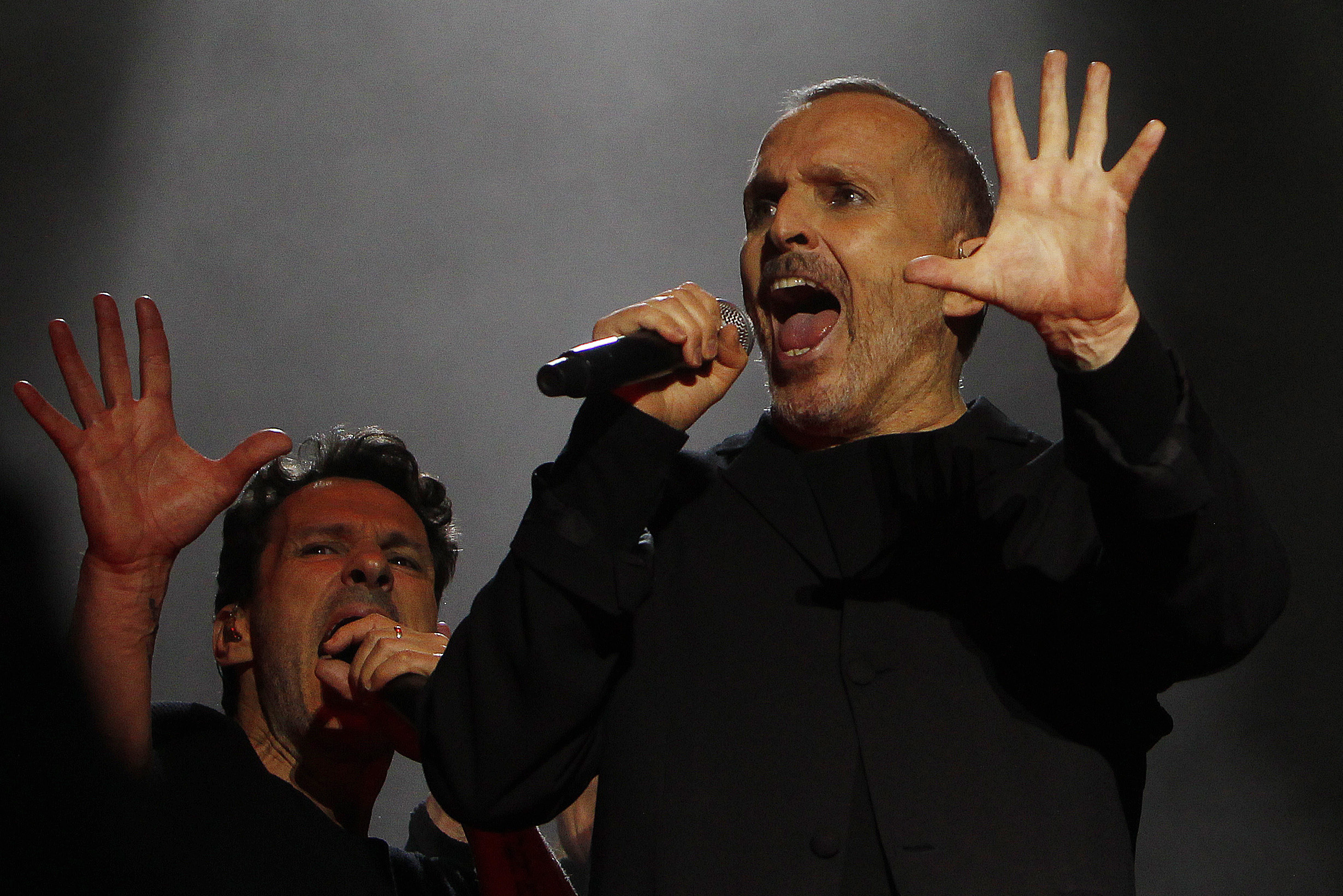 Miguel Bosé asegura que COVID-19 es una mentira orquestada por gobiernos Miguel Bosé asegura que COVID-19 es una mentira orquestada por gobiernos
