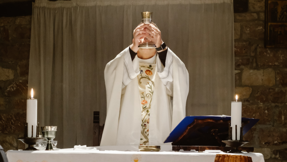 Sacerdote alemán da positivo a COVID-19 tras oficiar misas con asistencia de personas