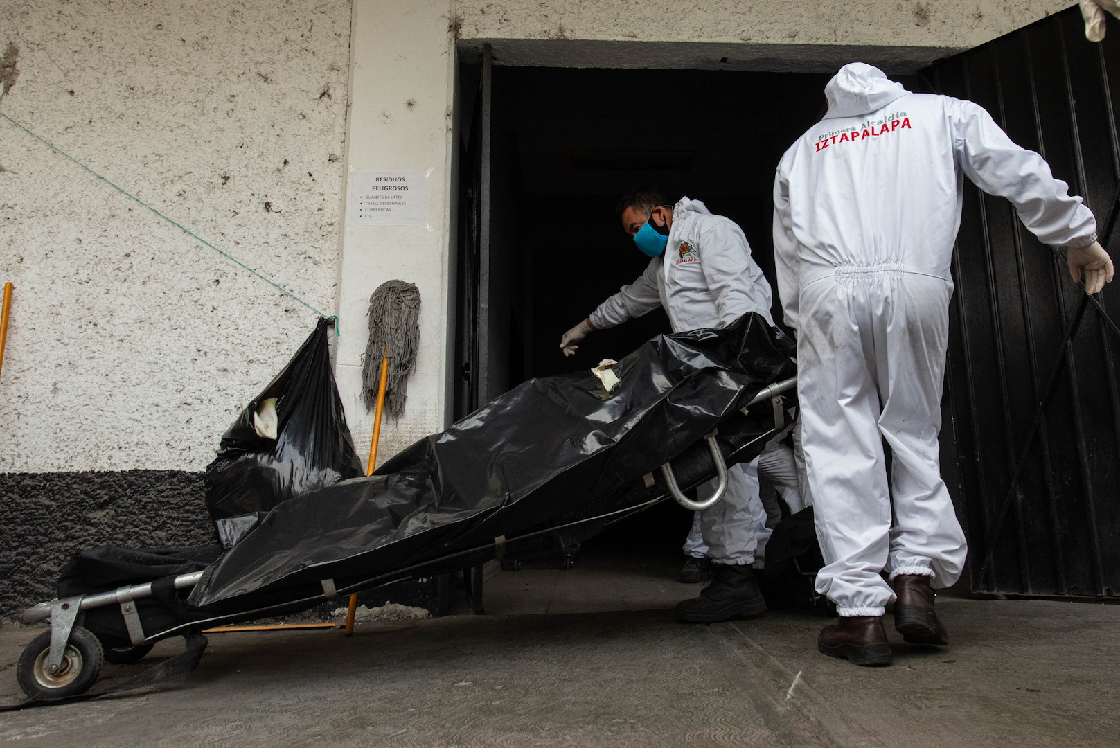 Investigan a médicos por venta de actas de defunción para ocultar COVID-19