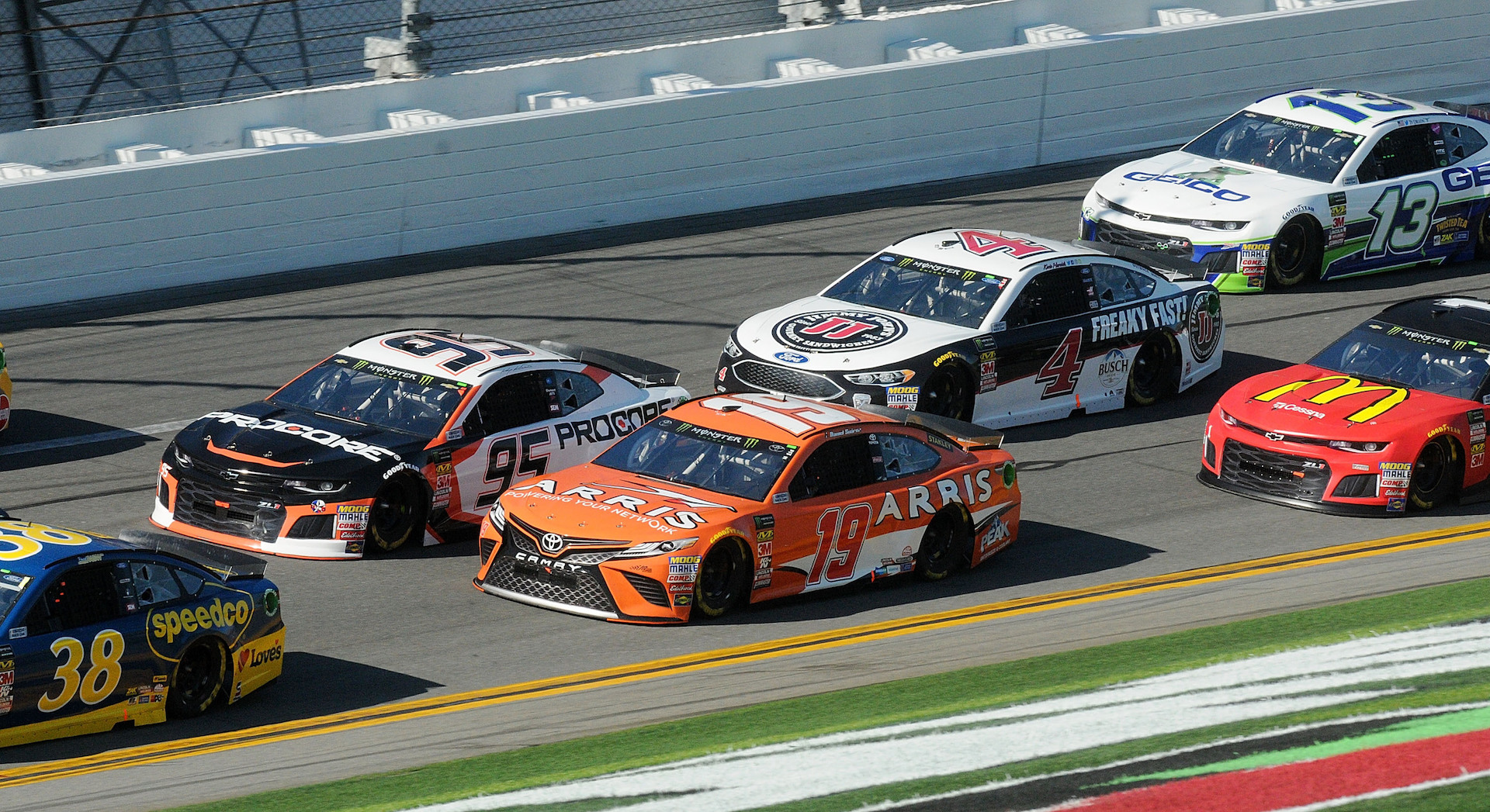 Banderas confederadas no ondearán en las carreras NASCAR