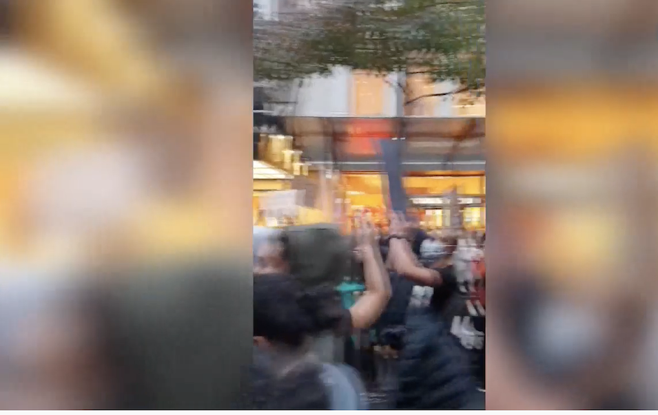 Neozelandeses marchan en solidaridad con las protestas por la muerte de Floyd