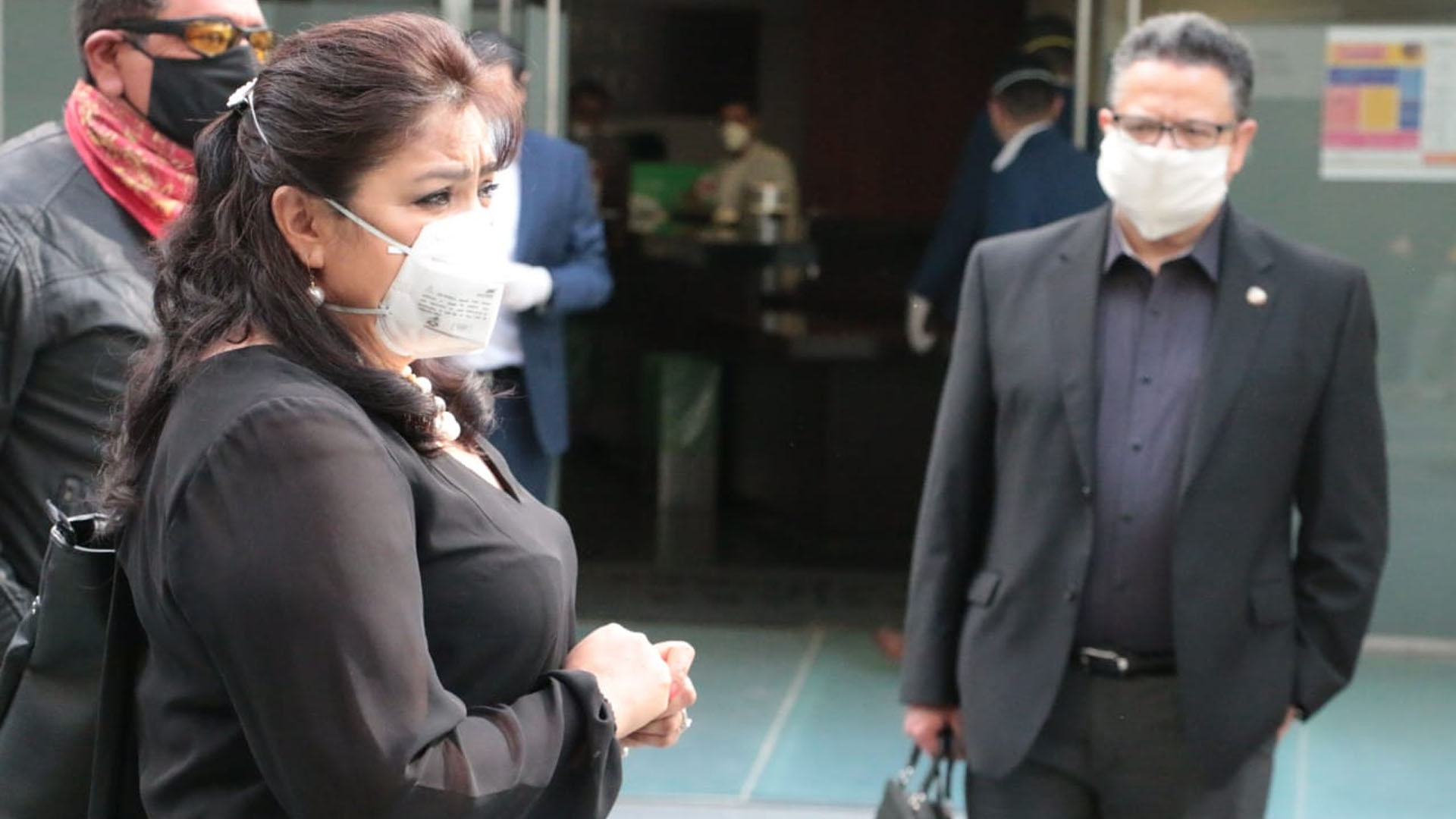 Dan de alta a Nestora Salgado tras hospitalización por COVID-19