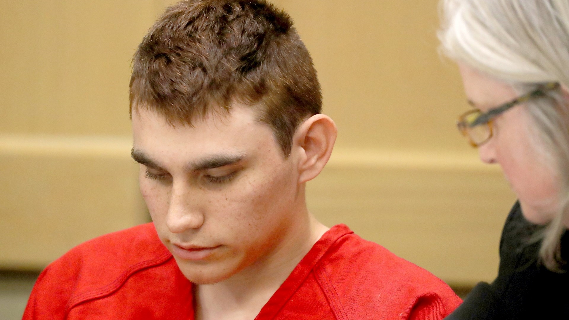 Aplazan juicio contra autor de matanza en escuela de EE.UU. por agredir a carcelero