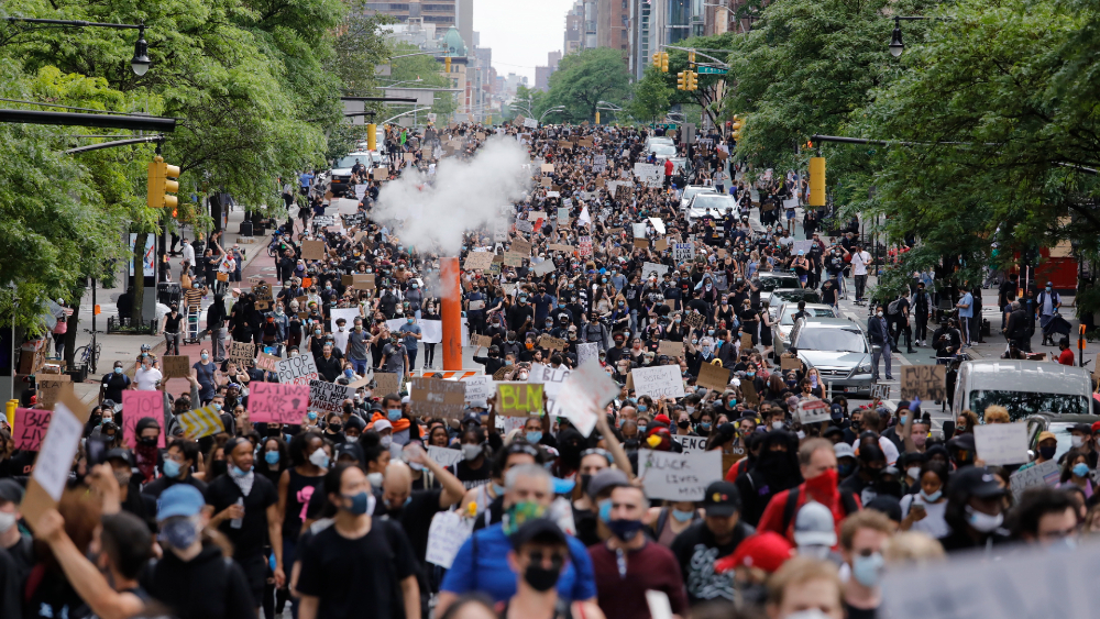 Nueva York aplaude protestas pacíficas, aunque piden salir lo justo hasta reapertura