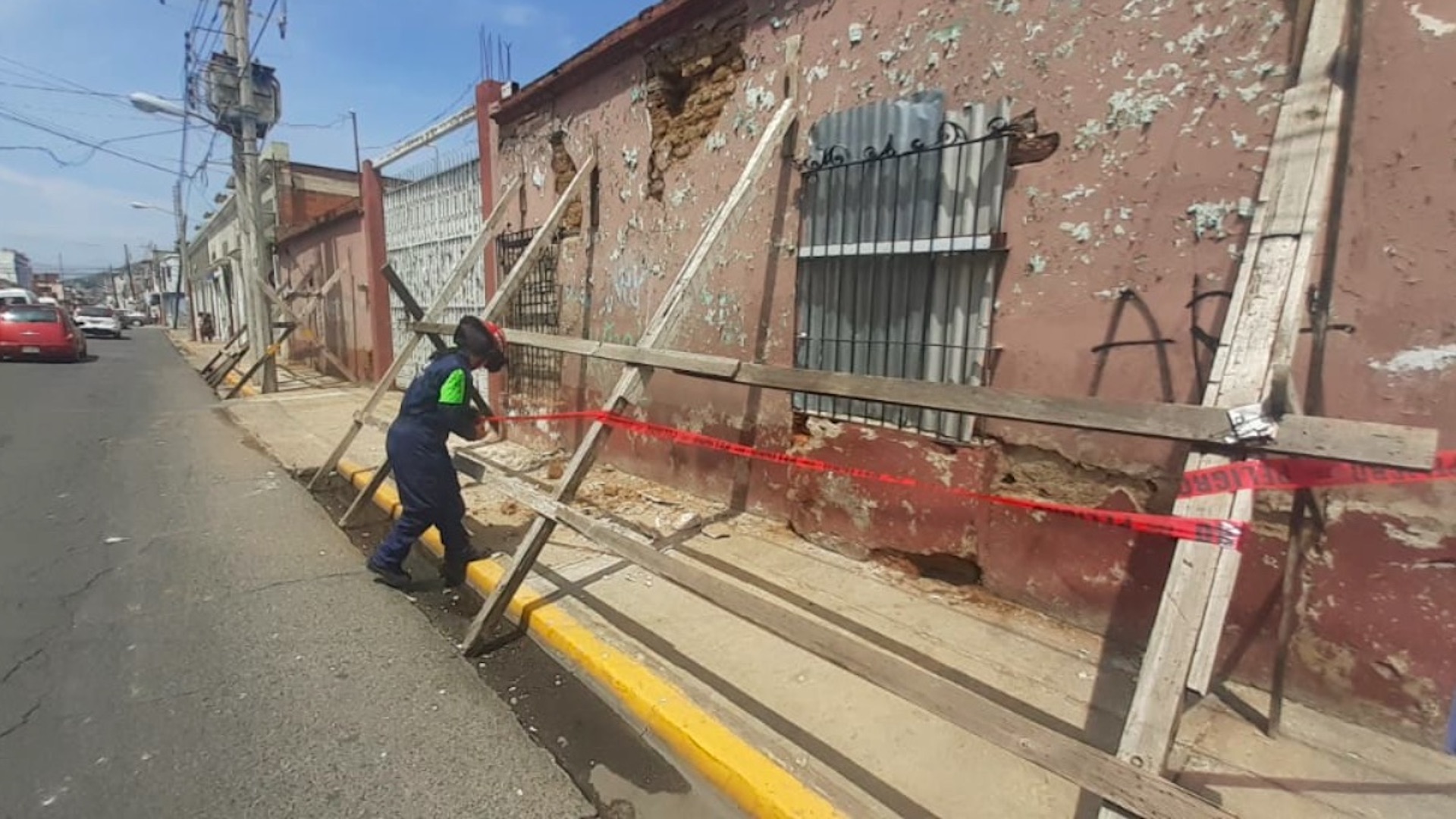 Reducen previsión de olas en alerta de tsunami por sismo en México