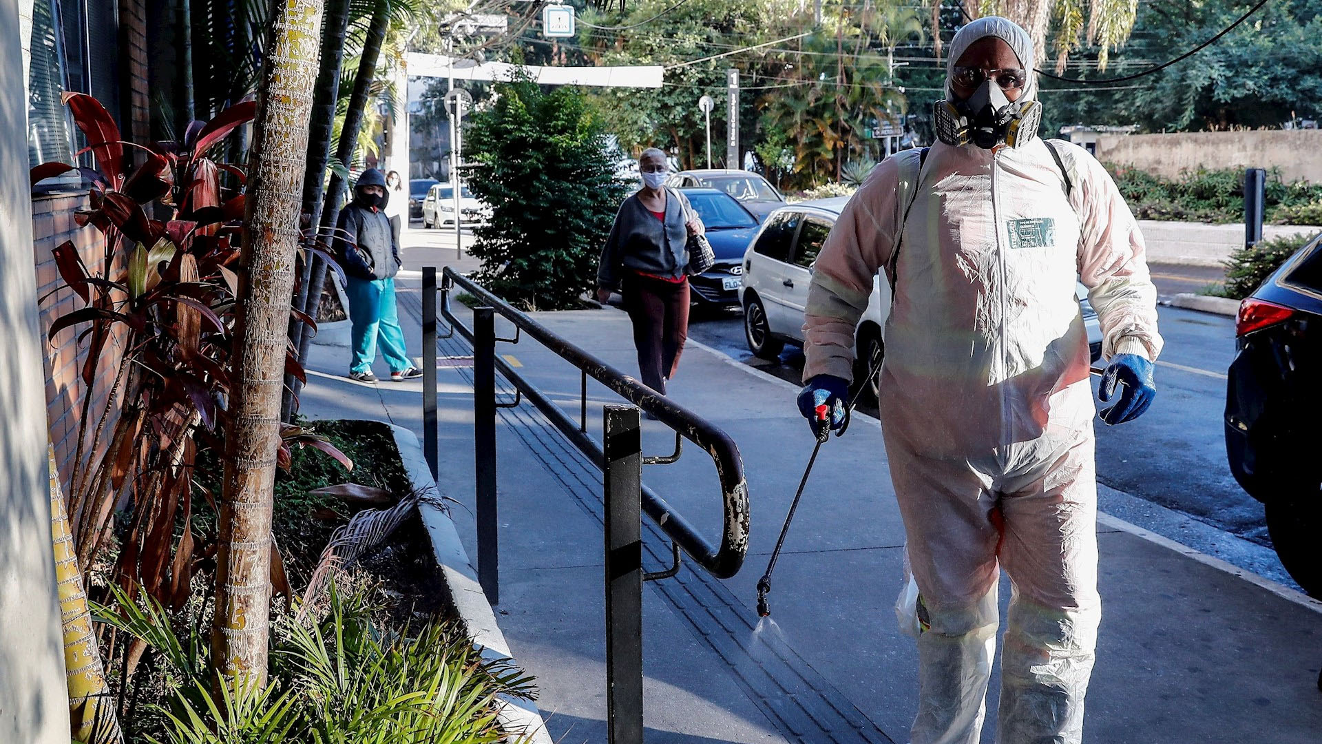 OMS alerta por persistentes curvas al alza de COVID-19 en América