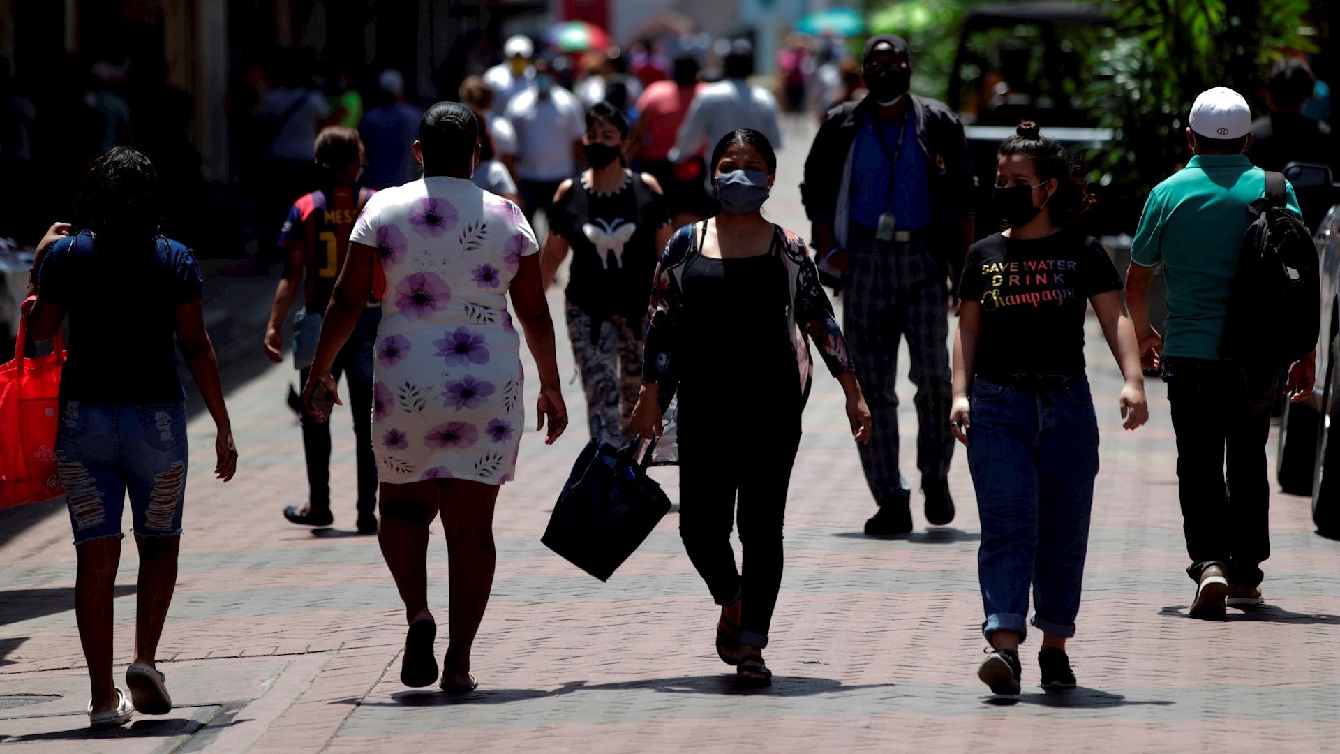 Escalada de COVID-19 ataca a los pobres y frena reactivación en Centroamérica