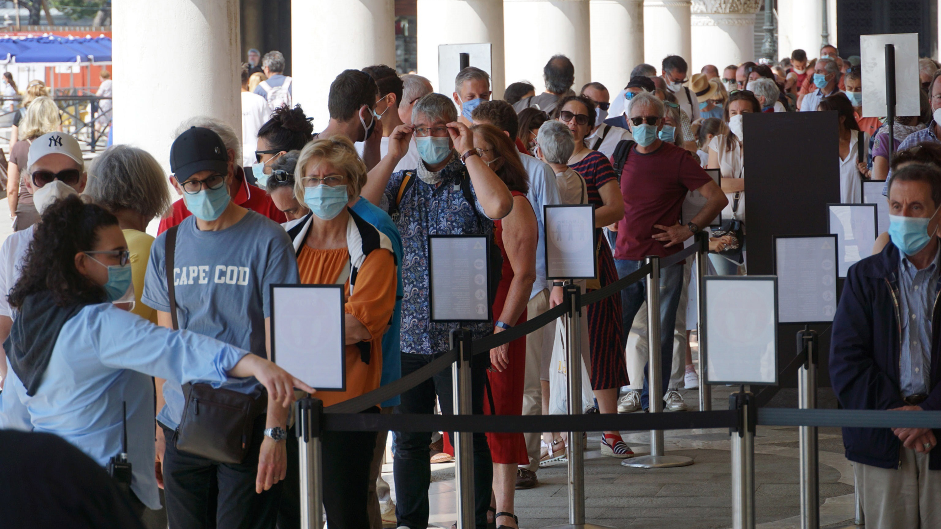 Bajan nuevas defunciones por COVID-19 en Italia; suman 34 mil 345