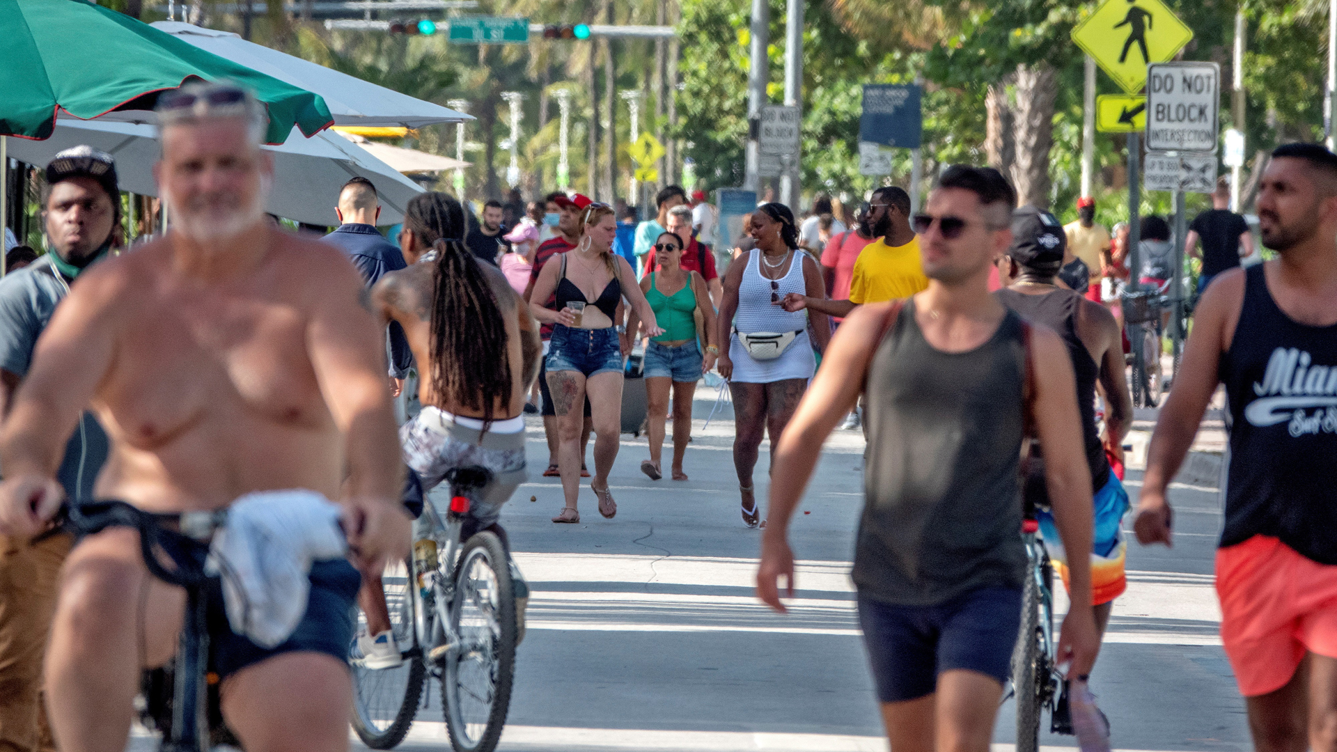 EE.UU. sigue golpeado por la pandemia con más de 2.5 millones de casos