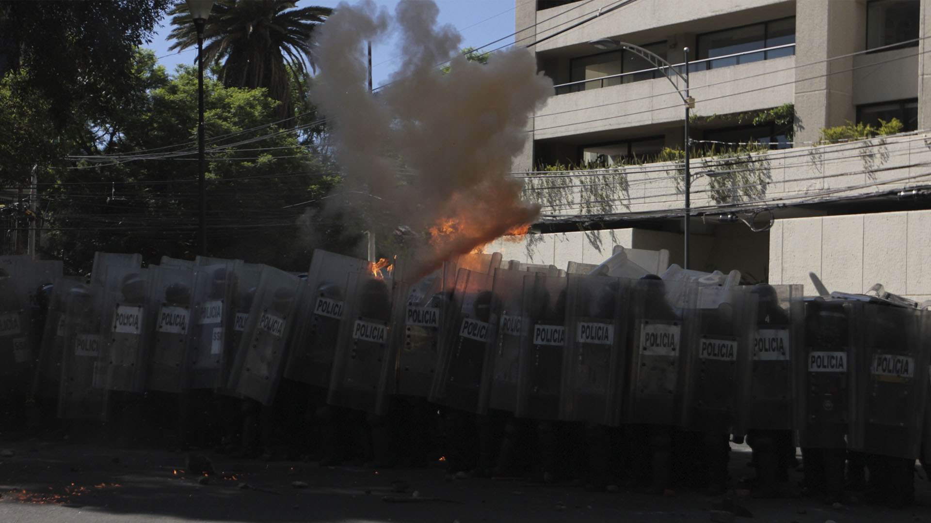 Policía demostró valor y profesionalismo ante delincuentes, declara Landau sobre ataque a Embajada de EE.UU.
